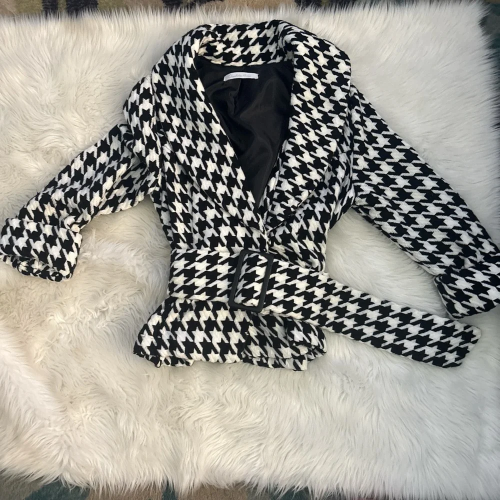 Charlotte Russe Black and White Houndstooth Blazer - Picture 1 of 7